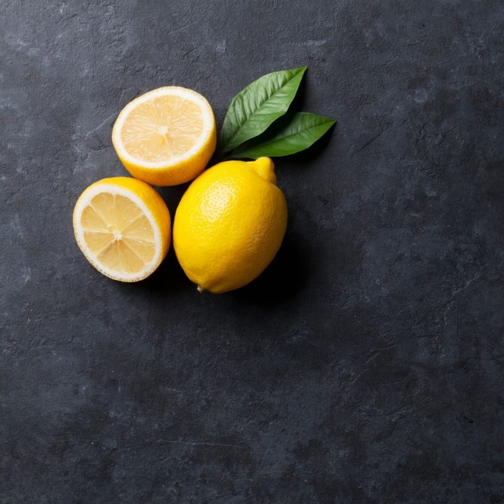 Cytryna naturalnie zawiera kwas askorbinowy.